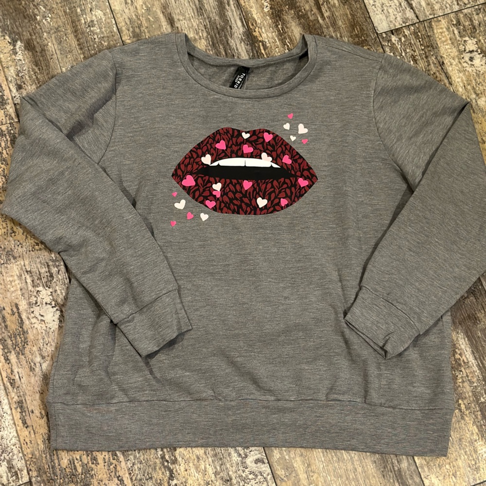 Torrid Gray Sweater with Pink Lip Print - NWT